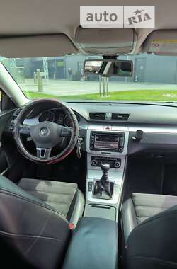 Универсал Volkswagen Passat 2010 в Луцке