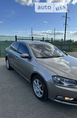 Седан Volkswagen Passat 2012 в Львове