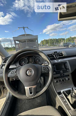 Седан Volkswagen Passat 2012 в Львове