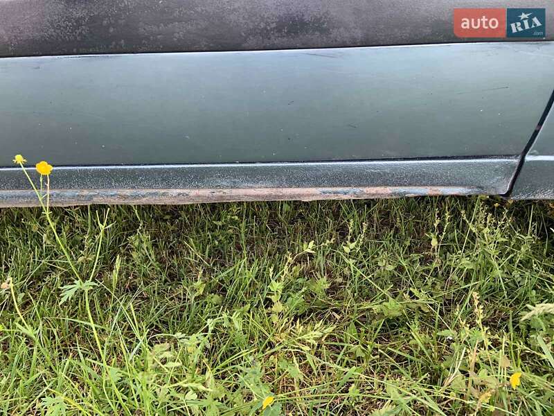 Седан Volkswagen Passat 1988 в Бродах