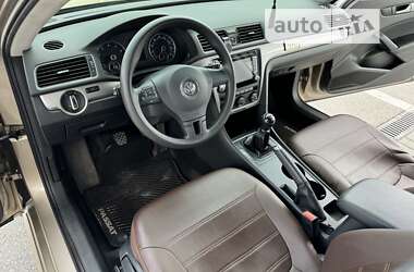 Седан Volkswagen Passat 2014 в Днепре