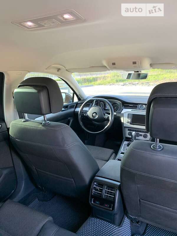 Універсал Volkswagen Passat 2015 в Львові
