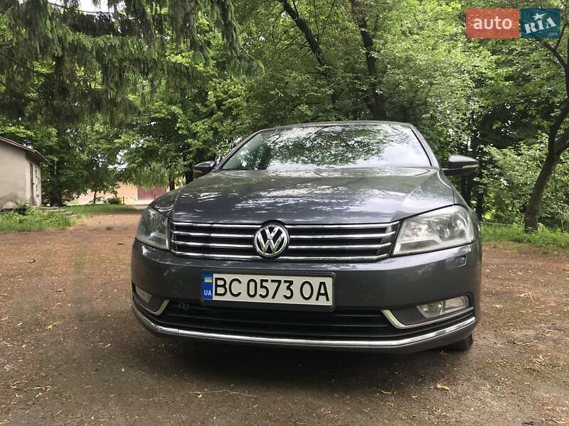 Седан Volkswagen Passat 2011 в Сокале