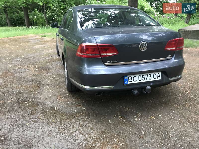 Седан Volkswagen Passat 2011 в Сокале