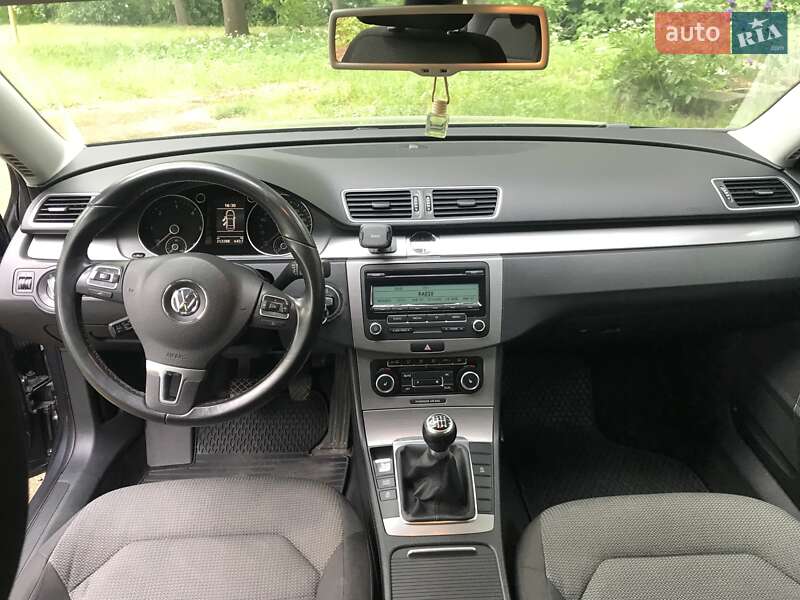 Седан Volkswagen Passat 2011 в Сокале