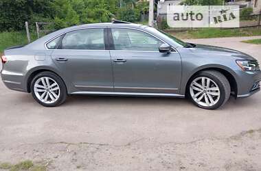 Седан Volkswagen Passat 2017 в Житомире