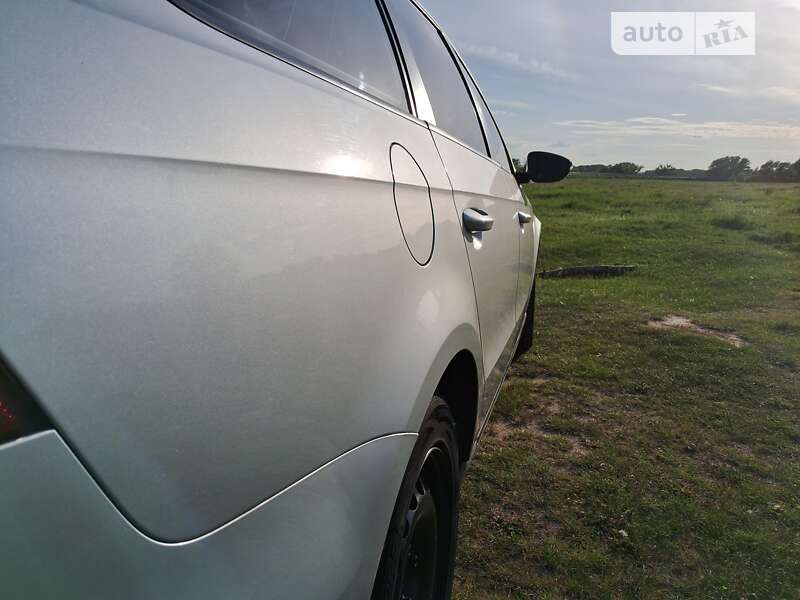 Універсал Volkswagen Passat 2011 в Києві фото 24 Універсал Volkswagen Passat 2011 в Києві
