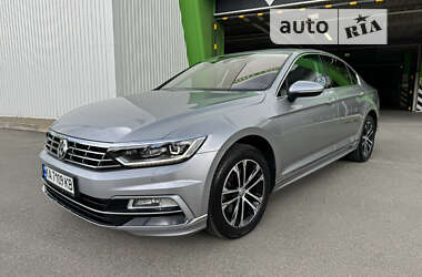 Седан Volkswagen Passat 2018 в Киеве