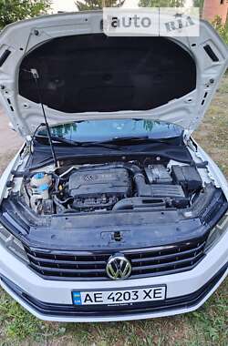 Седан Volkswagen Passat 2016 в Барвінковому