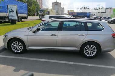 Универсал Volkswagen Passat 2015 в Киеве