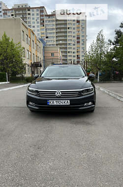 Универсал Volkswagen Passat 2018 в Киеве