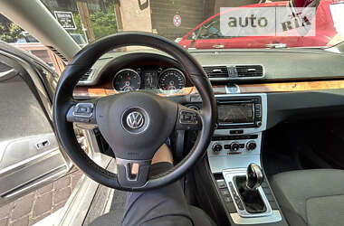 Седан Volkswagen Passat 2011 в Виннице