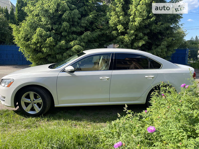 Седан Volkswagen Passat 2015 в Ровно