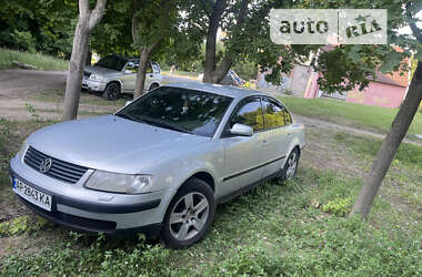 Седан Volkswagen Passat 1999 в Харкові