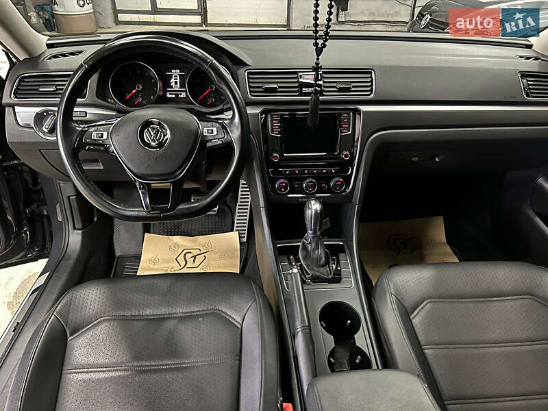 Седан Volkswagen Passat 2017 в Львові