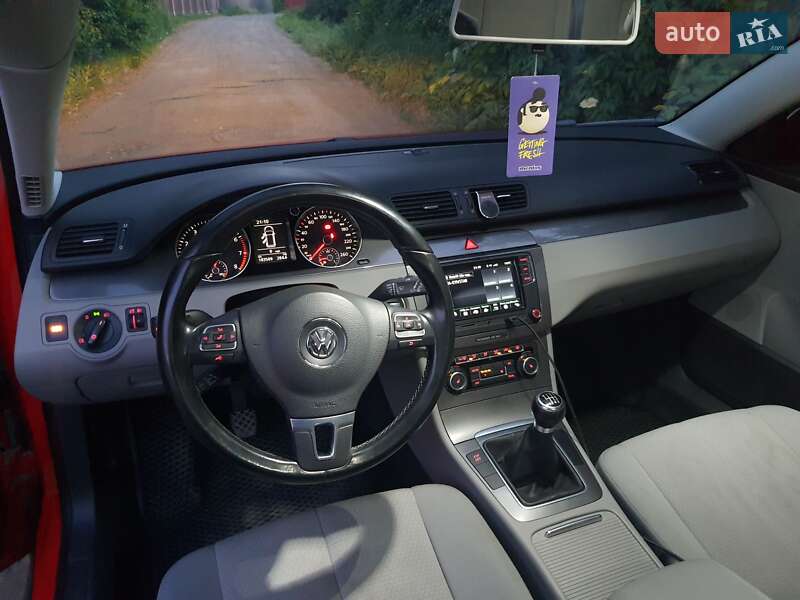 Универсал Volkswagen Passat 2010 в Ивано-Франковске