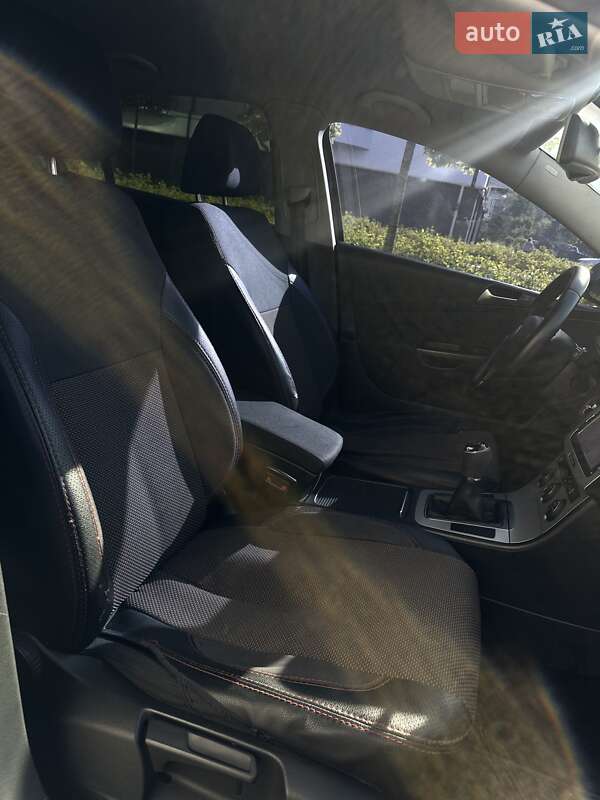 Седан Volkswagen Passat 2009 в Івано-Франківську