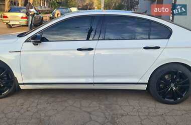 Седан Volkswagen Passat 2015 в 
