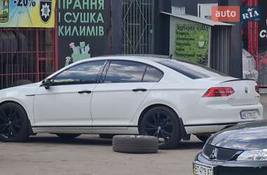 Седан Volkswagen Passat 2015 в 