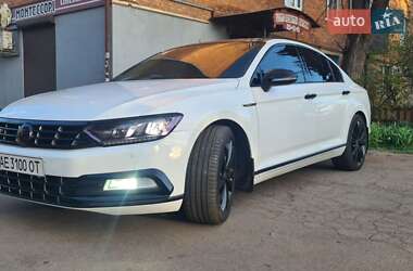 Седан Volkswagen Passat 2015 в 