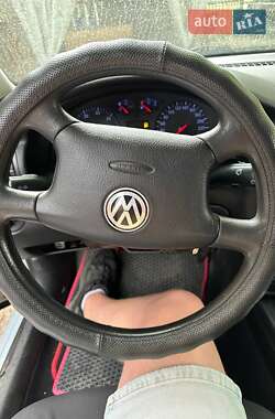 Седан Volkswagen Passat 1998 в Нововолынске