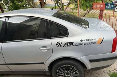Седан Volkswagen Passat 1998 в Нововолынске