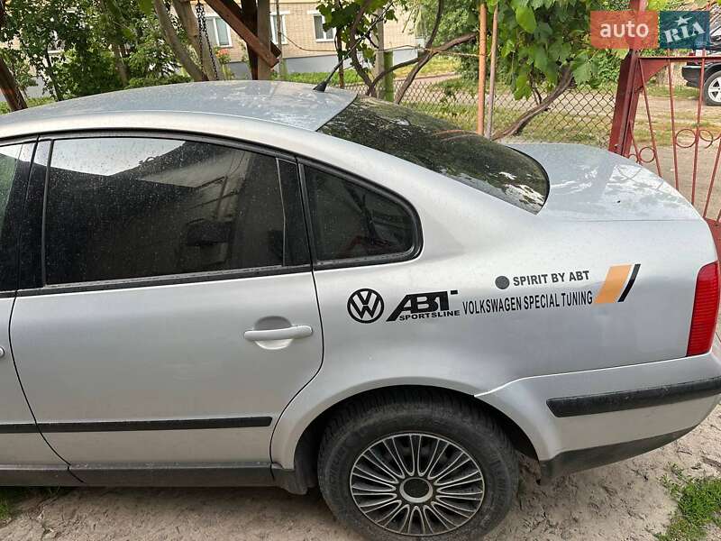 Седан Volkswagen Passat 1998 в Нововолынске