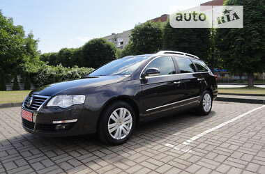 Універсал Volkswagen Passat 2010 в Луцьку