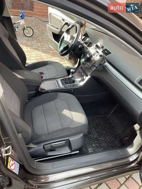 Универсал Volkswagen Passat 2012 в Ужгороде