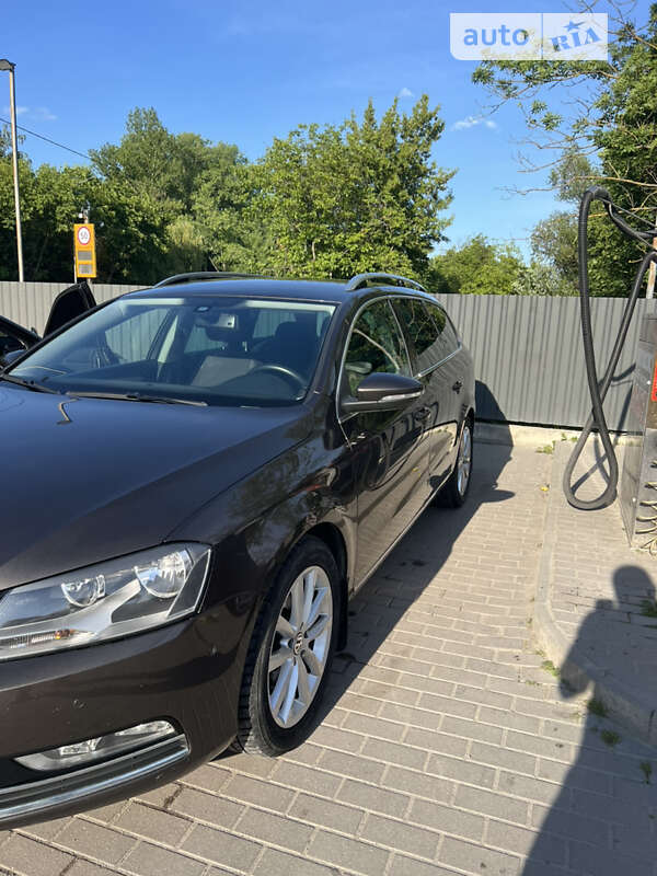 Універсал Volkswagen Passat 2013 в Тернополі