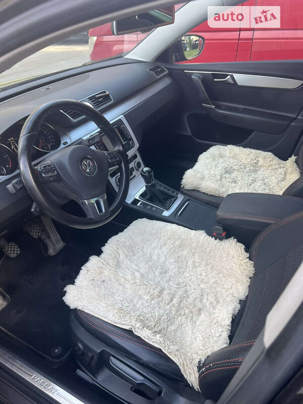 Універсал Volkswagen Passat 2013 в Тернополі