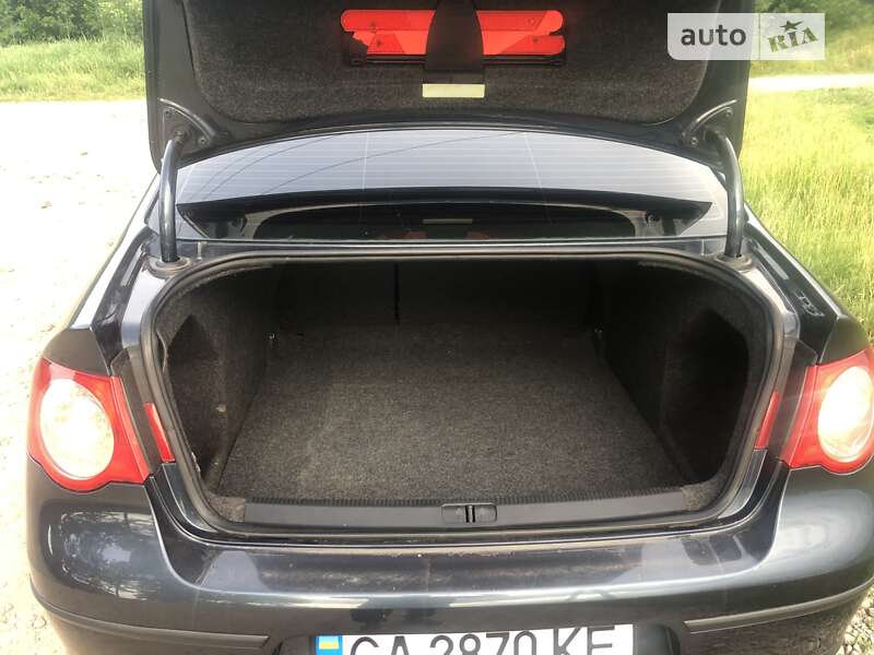 Седан Volkswagen Passat 2005 в Монастырище