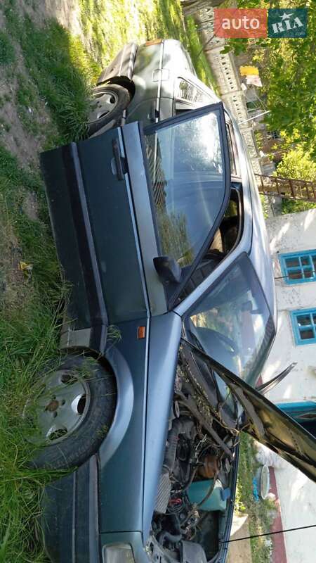 Седан Volkswagen Passat 1990 в Бершади