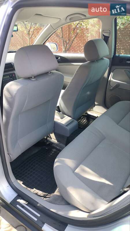 Седан Volkswagen Passat 2003 в Кривом Роге