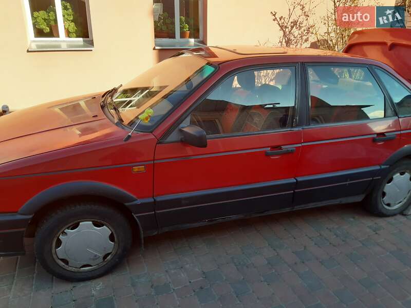 Седан Volkswagen Passat 1989 в 
