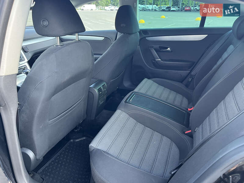 Седан Volkswagen Passat 2010 в Києві