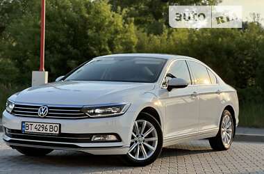 Седан Volkswagen Passat 2015 в Виннице