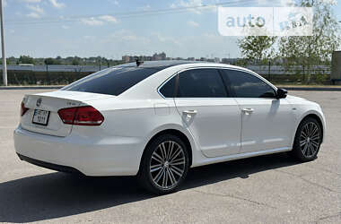 Седан Volkswagen Passat 2014 в Дніпрі