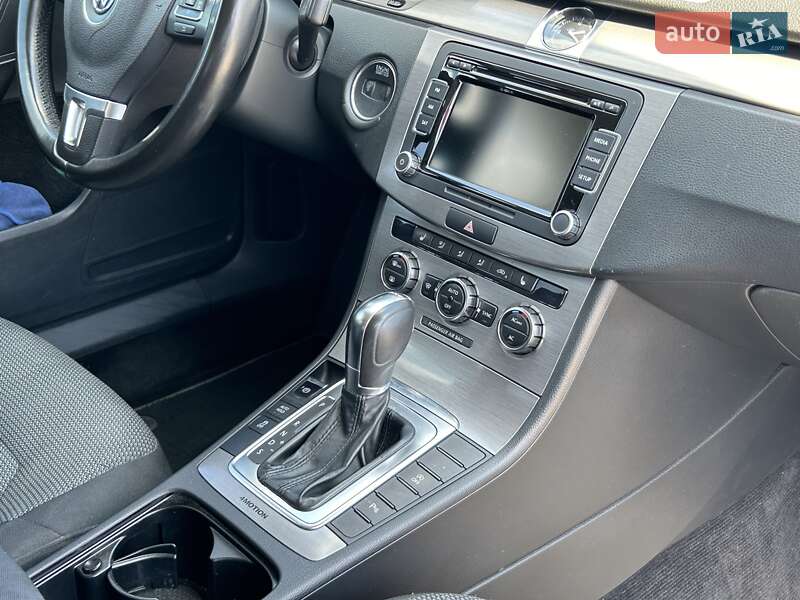 Універсал Volkswagen Passat 2011 в Києві