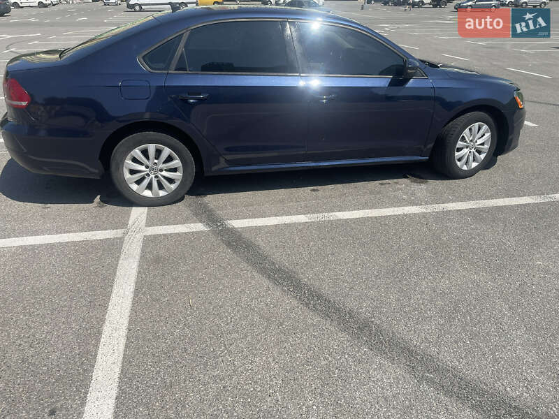 Седан Volkswagen Passat 2013 в Киеве