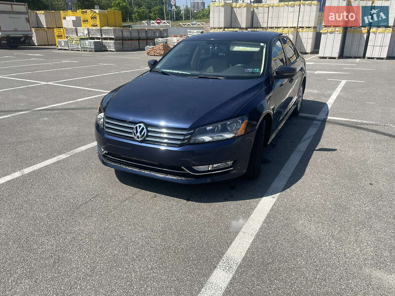 Седан Volkswagen Passat 2013 в Киеве