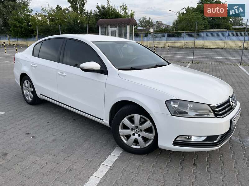Седан Volkswagen Passat 2011 в Чернівцях