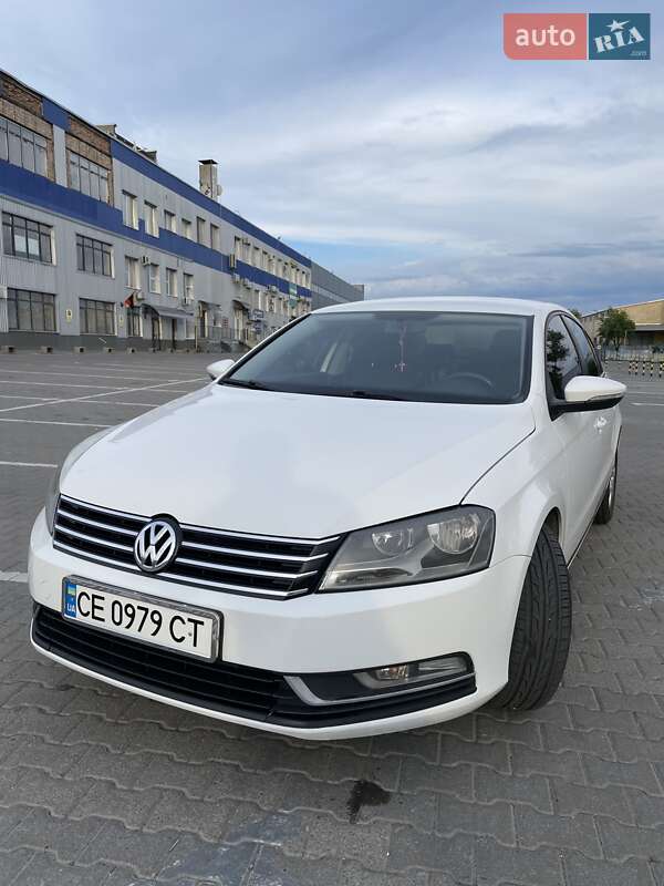 Седан Volkswagen Passat 2011 в Чернівцях
