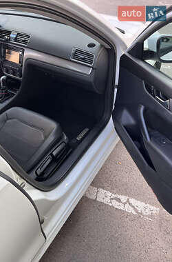 Седан Volkswagen Passat 2014 в 