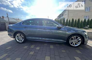 Седан Volkswagen Passat 2018 в Жовкве