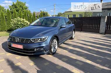 Седан Volkswagen Passat 2018 в Жовкве