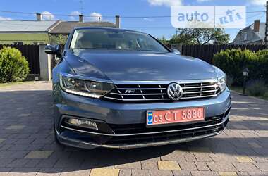 Седан Volkswagen Passat 2018 в Жовкве