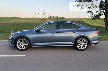 Седан Volkswagen Passat 2018 в Жовкве