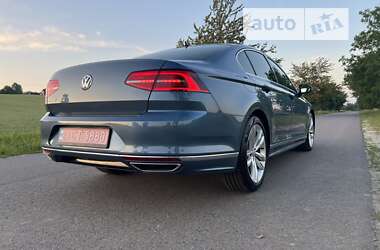 Седан Volkswagen Passat 2018 в Жовкве