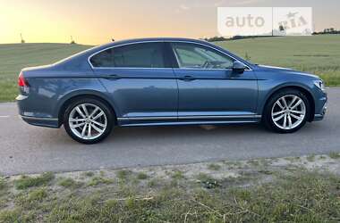 Седан Volkswagen Passat 2018 в Жовкве